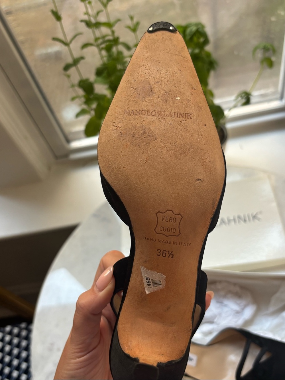 Manolo Blahnik Black Slingback Pumps in original box - Picture 4 of 7